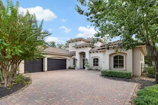22 Johnathan Landing Court, The Woodlands, TX 77389 - Photo 2