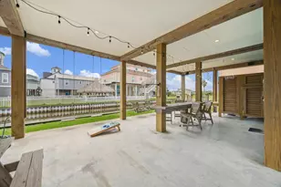 923 Tidelands Dr, Crystal Beach, TX 77650 - Photo 4