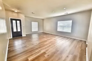 2715 Sailors Moon Dr, Friendswood, TX 77546 - Photo 2