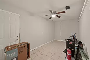 5207 Bent Bough Ln, Houston, TX 77088 - Photo 34
