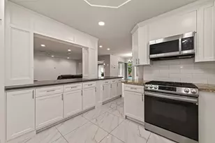 5207 Bent Bough Ln, Houston, TX 77088 - Photo 16