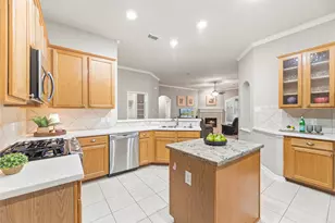 10310 Dell Cir, Missouri City, TX 77459 - Photo 8