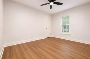 1011 N Valderas St, Angleton, TX 77515 - Photo 12
