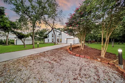 9814 King Circle S, Manvel, TX 77578 - Photo 2