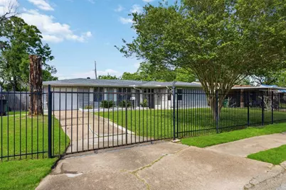 5919 Van Fleet Street, Houston, TX 77033 - Photo 1