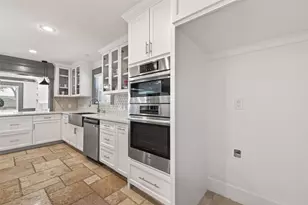 10054 Cedardale Dr, Houston, TX 77055 - Photo 16