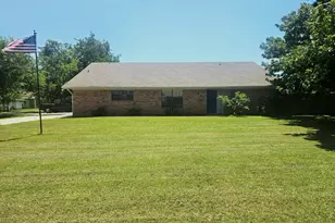 601 Rogers St, Normangee, TX 77871 - Photo 2