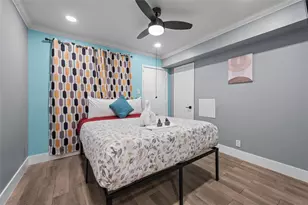 3611 Graustark St, Houston, TX 77006 - Photo 8