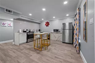 3611 Graustark St, Houston, TX 77006 - Photo 2