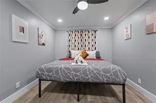 3611 Graustark St, Houston, TX 77006 - Photo 12
