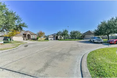 7201 Valentine Lane, Pearland, TX 77584 - Photo 2