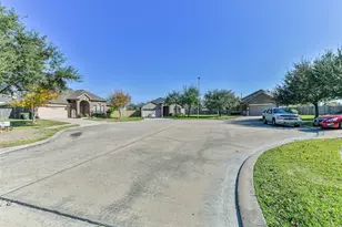 7201 Valentine Ln, Pearland, TX 77584 - Photo 2