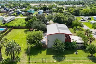 749 12th St, Dickinson, TX 77539 - Photo 32