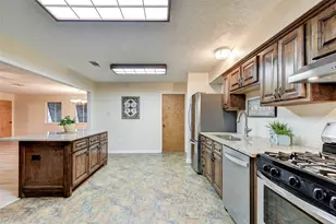 221 Flamingo Dr, Anahuac, TX 77514 - Photo 26