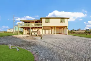 221 Flamingo Dr, Anahuac, TX 77514 - Photo 2