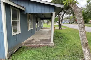 1408 Austin St, Bay City, TX 77414 - Photo 2