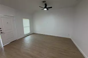 8627 Peachtree St, Houston, TX 77016 - Photo 4