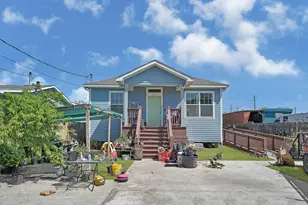 771 10th St, Dickinson, TX 77539 - Photo 2