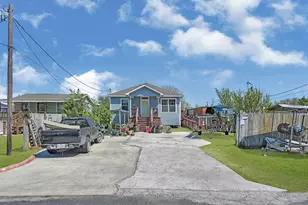 771 10th St, Dickinson, TX 77539 - Photo 4