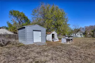 507 South St, Schulenburg, TX 78956 - Photo 32