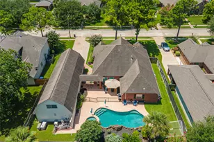 803 Hackberry Ln, Friendswood, TX 77546 - Photo 2