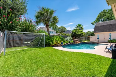 803 Hackberry Lane, Friendswood, TX 77546 - Photo 38