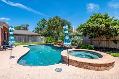 803 Hackberry Lane, Friendswood, TX 77546 - Photo 34