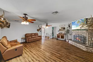 1003 Virginia St, Edna, TX 77957 - Photo 4