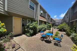424 15th St, Galveston, TX 77550 - Photo 1