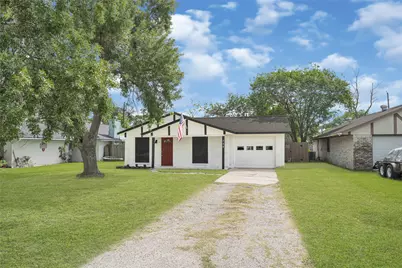 622 N 13th Street, La Porte, TX 77571 - Photo 1