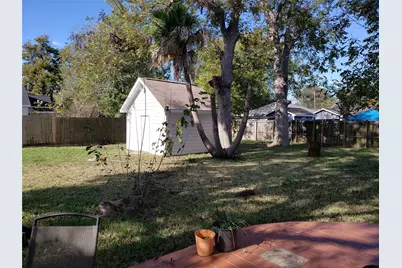 712 E Lobit Street, Baytown, TX 77520 - Photo 12