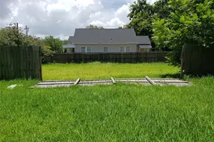 712 E Lobit St, Baytown, TX 77520 - Photo 18