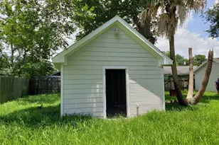 712 E Lobit St, Baytown, TX 77520 - Photo 20