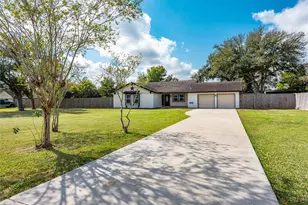 1695 County Rd 965, Alvin, TX 77511 - Photo 4