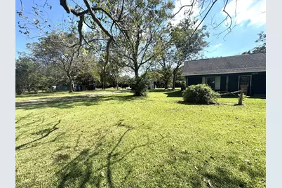 1207 Half Moon Drive, Wharton, TX 77488 - Photo 4