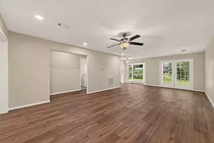 2305 Kingsway Dr, League City, TX 77573 - Photo 4