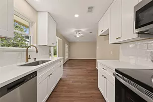 2305 Kingsway Dr, League City, TX 77573 - Photo 10