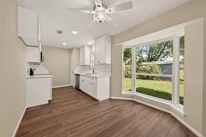2305 Kingsway Drive, League City, TX 77573 - Photo 8