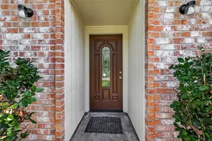 2305 Kingsway Dr, League City, TX 77573 - Photo 2