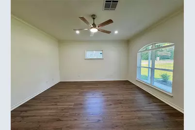 328 Green Leaf Street, Huntsville, TX 77340 - Photo 6