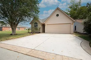 125 Golfview Dr, Conroe, TX 77356 - Photo 2