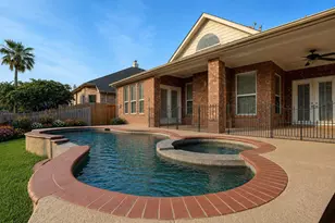 313 Marina Oaks Ct, League City, TX 77565 - Photo 2