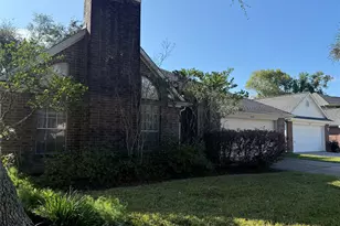 15518 Heritage Country Ct, Friendswood, TX 77546 - Photo 8