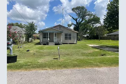208 E Pecan Lane, Clute, TX 77531 - Photo 2