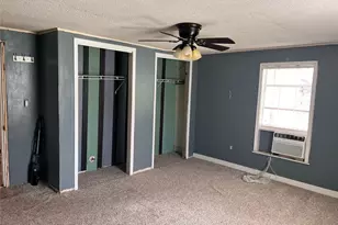208 E Pecan Ln, Clute, TX 77531 - Photo 6