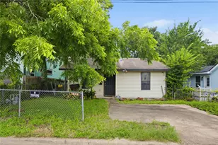 817 Chihuahua St, Lockhart, TX 78644 - Photo 1