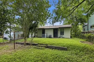 817 Chihuahua St, Lockhart, TX 78644 - Photo 22