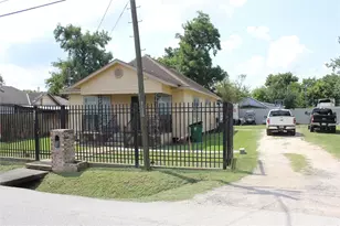 7926 Mendez St, Houston, TX 77029 - Photo 2