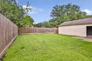 1005 N Main St, Dayton, TX 77535 - Photo 32