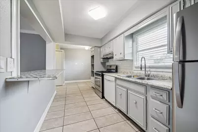 5237 Maple Street, Bellaire, TX 77401 - Photo 4